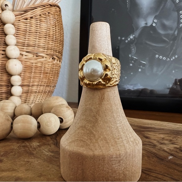 18K GOLD PLATED TEXTURED PEARL EGG RING - Picture 4 of 7
